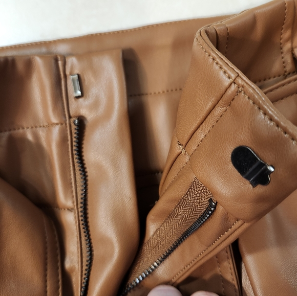 High-waisted pleather shorts - Picture 3 of 5